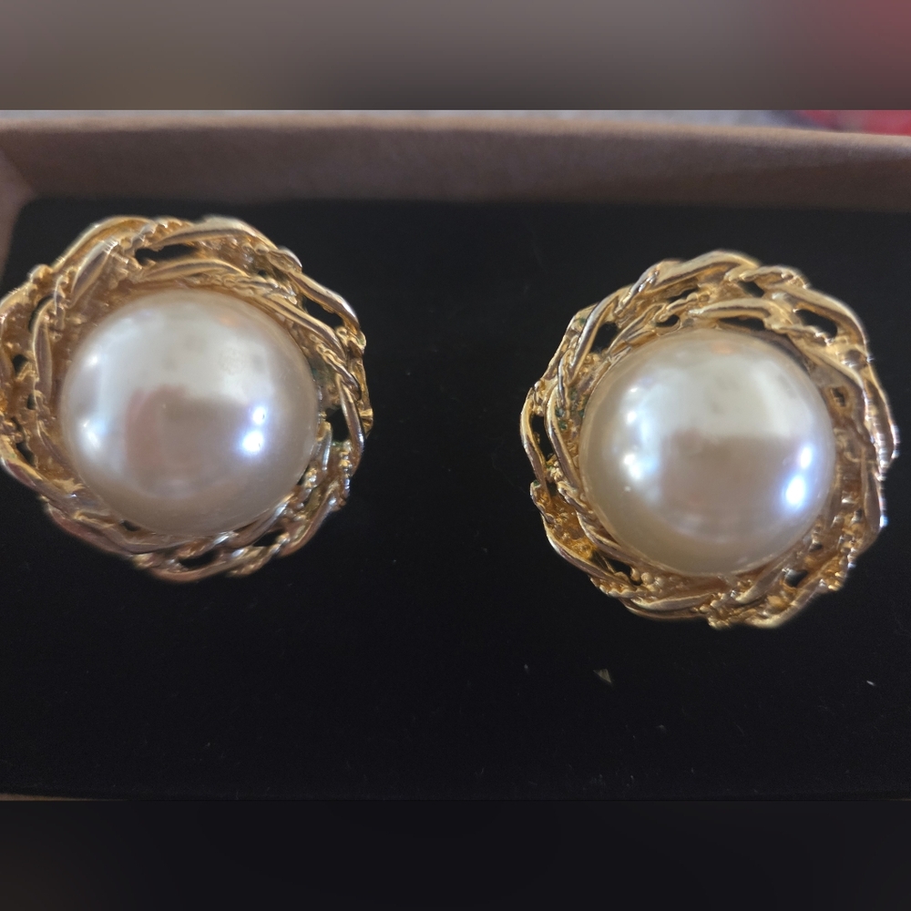 Vintage Gold and Pearl Clip On Earrings